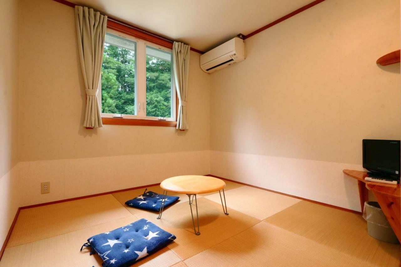 Family Pension Crayon Fujikawaguchiko Extérieur photo
