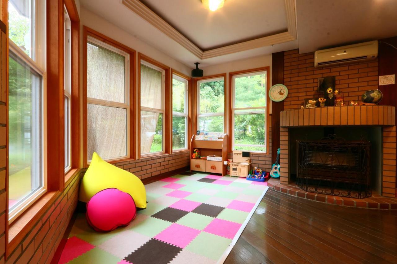 Family Pension Crayon Fujikawaguchiko Extérieur photo