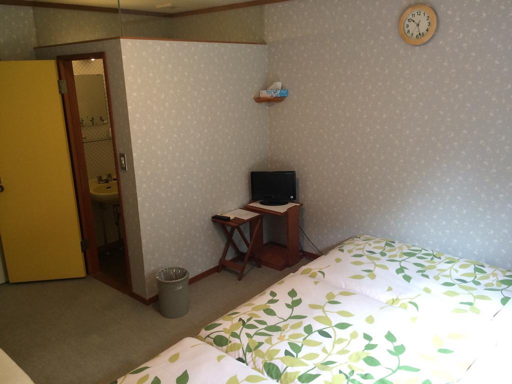 Family Pension Crayon Fujikawaguchiko Extérieur photo