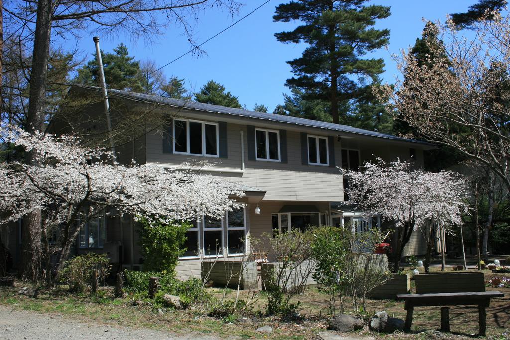 Family Pension Crayon Fujikawaguchiko Extérieur photo